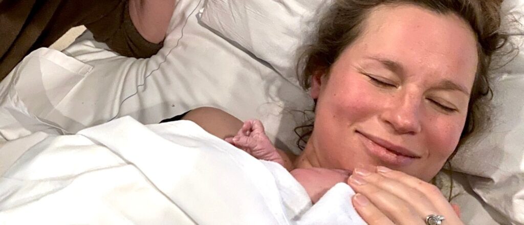 jolijn pelgrum met bowie net geboren en oma inez 2560x1099 2141 919